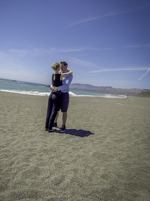 sehr gute Erfahrungen bei der Strandhochzeit mit Hochzeitsfotograf und Blumen am Strand in San Francisco